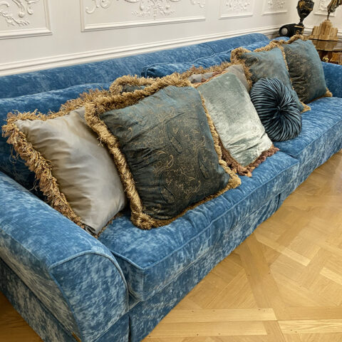 Blue velvet sofa cleaned by Top Clean Azur