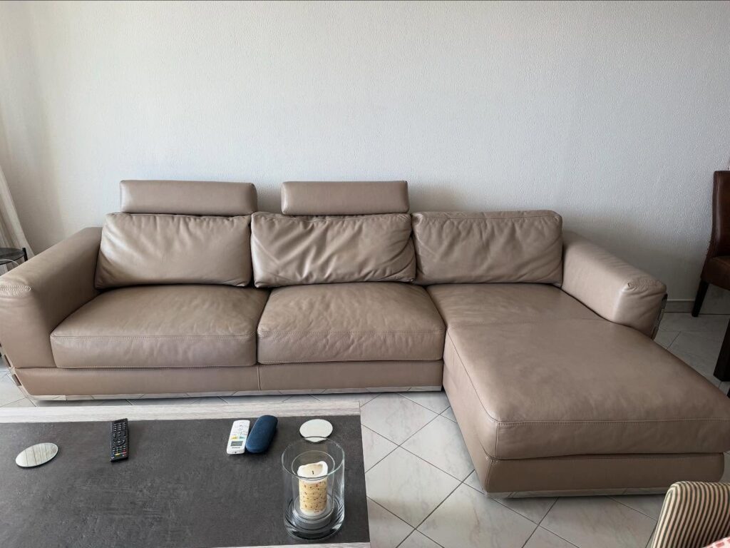 Canapé en cuir après nettoyage à Antibes