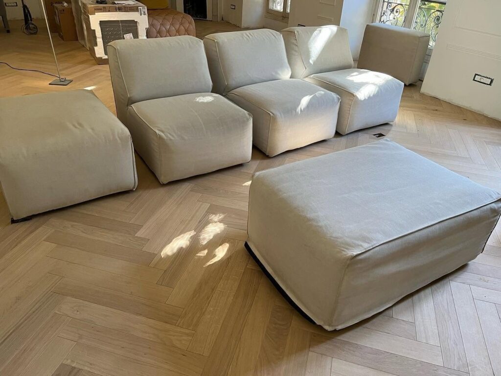 Canapé modulable et pouf en tissu nettoyés à Nice