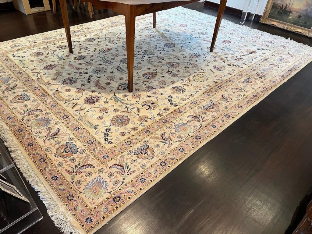 Tapis à motifs floraux nettoyé à Saint-Jean-Cap-Ferrat